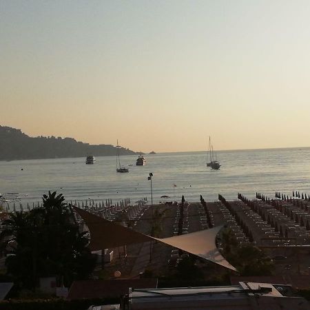 B&B Baia Delle Sirene Giardini Naxos Eksteriør billede
