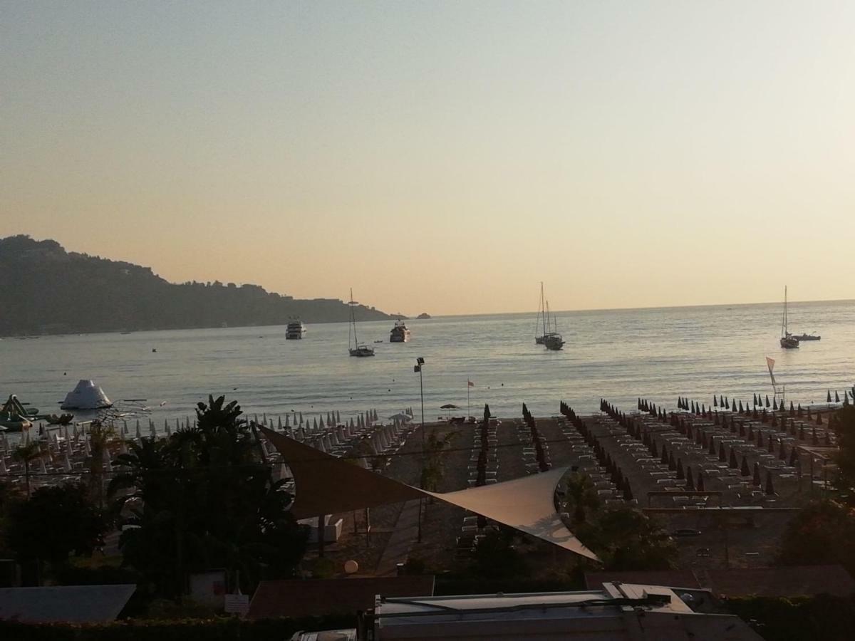 B&B Baia Delle Sirene Giardini Naxos Eksteriør billede